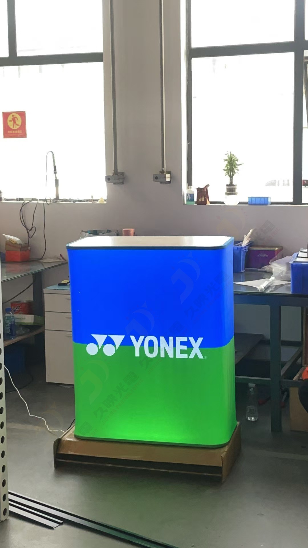 LED卡布燈箱展台(桌) YONEX客戶見證-1